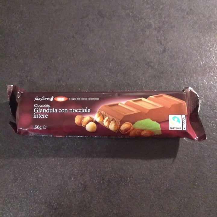review photo of Coop Cioccolato gianduia con nocciole intere shared by @dabba on 21 Mar 2022 - review