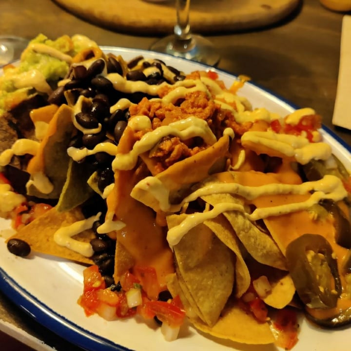 photo of Monchito Nachos con Chile carne y queso cheddar shared by @adry7cf on  09 Dec 2021 - review