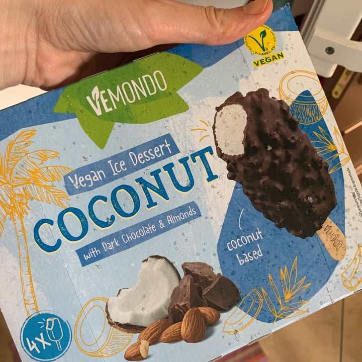 review photo of Vemondo Gelato Di Cocco Ricoperto Di Cioccolato Fondente shared by @lacesca on 06 Aug 2021 - review
