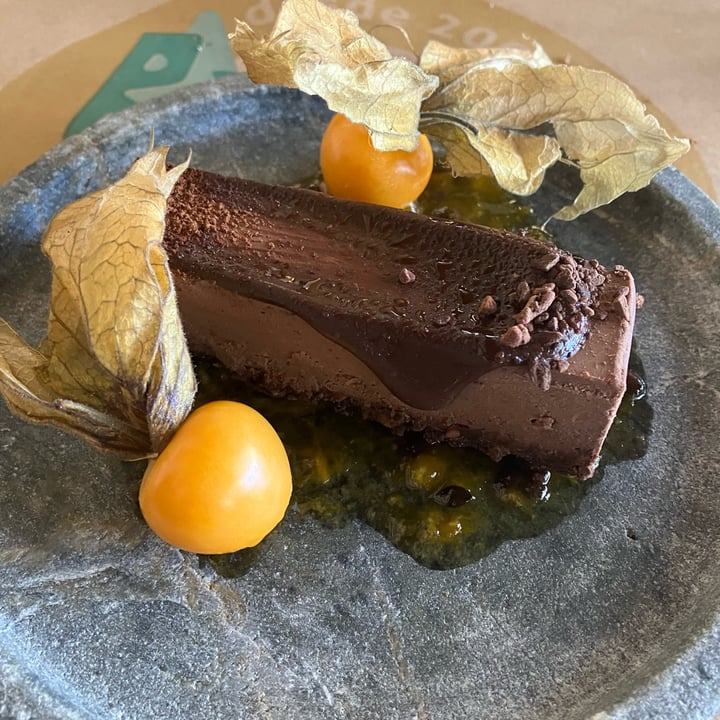 photo of Banana Verde Restaurant torta de chocolate com coulis de maracuja shared by @marcelarmb on  26 Aug 2022 - review