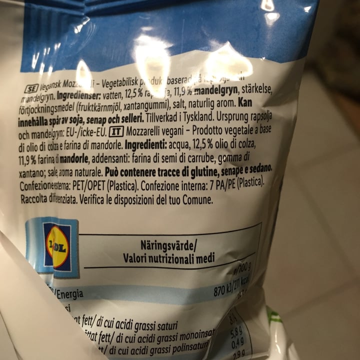 review photo of Vemondo Vegan Mozarelli shared by @theunicornishere on 19 Jan 2022 - review
