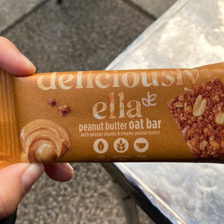 photo of Deliciously Ella Baked Oat Bar Apricot & Coconut shared by @alxjandra on  30 Jun 2022 - review