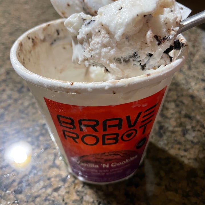 photo of Brave Robot Brave Robot Vanilla 'N Cookies Animal-Free Dairy Ice Cream shared by @karenasp on  06 Sep 2022 - review