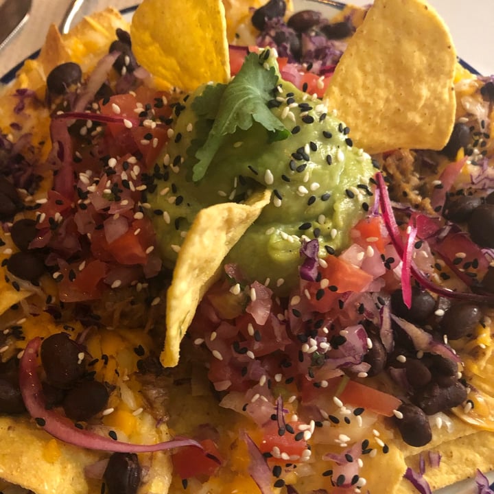 photo of Mad Mad Vegan Nachos don jalisco shared by @veganningbetter on  10 Oct 2021 - review