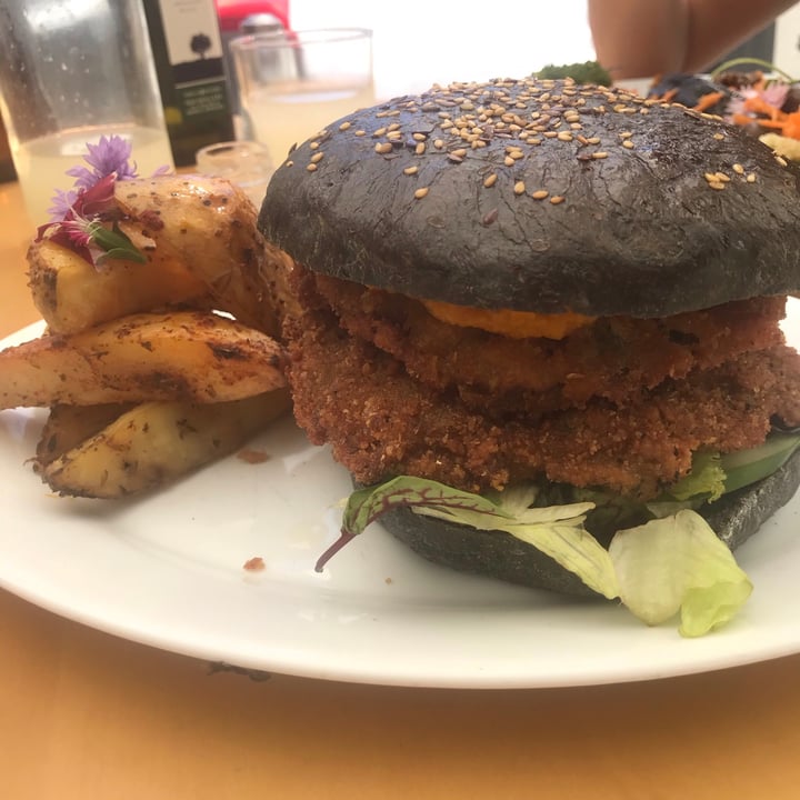 review photo of Artemisia Sandwich de milanesas de gírgolas shared by @seis on 16 Dec 2020 - review