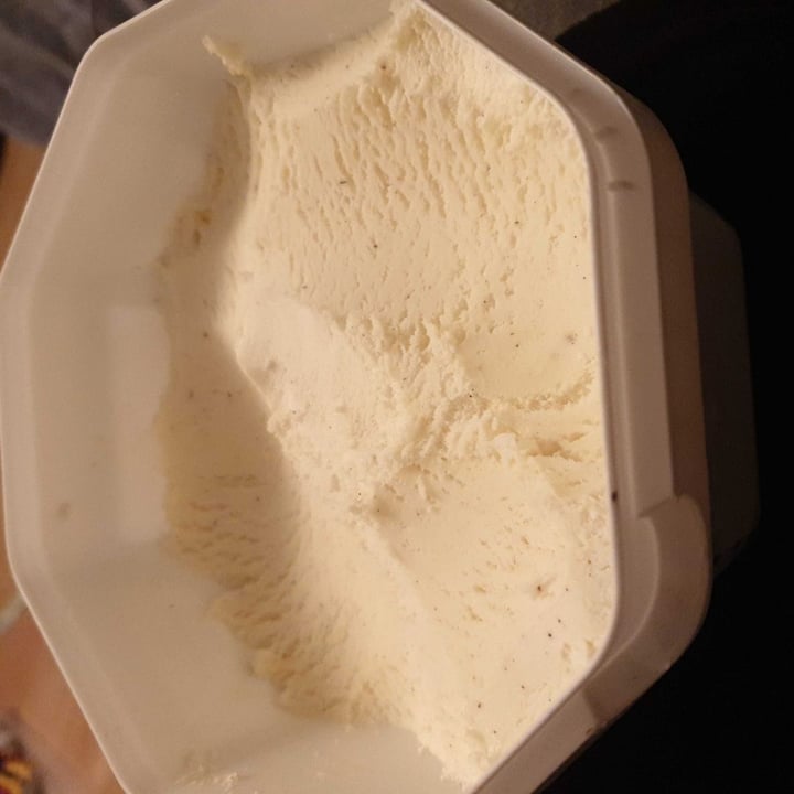 photo of Swedish Glace Smooth Vanilla ice cream tub shared by @thechosenlucy on  28 Jan 2020 - review