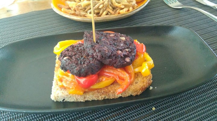 photo of Restaurante verdeando vegano y eco Montadito de amorcilla shared by @gottakill on  25 Jul 2019 - review