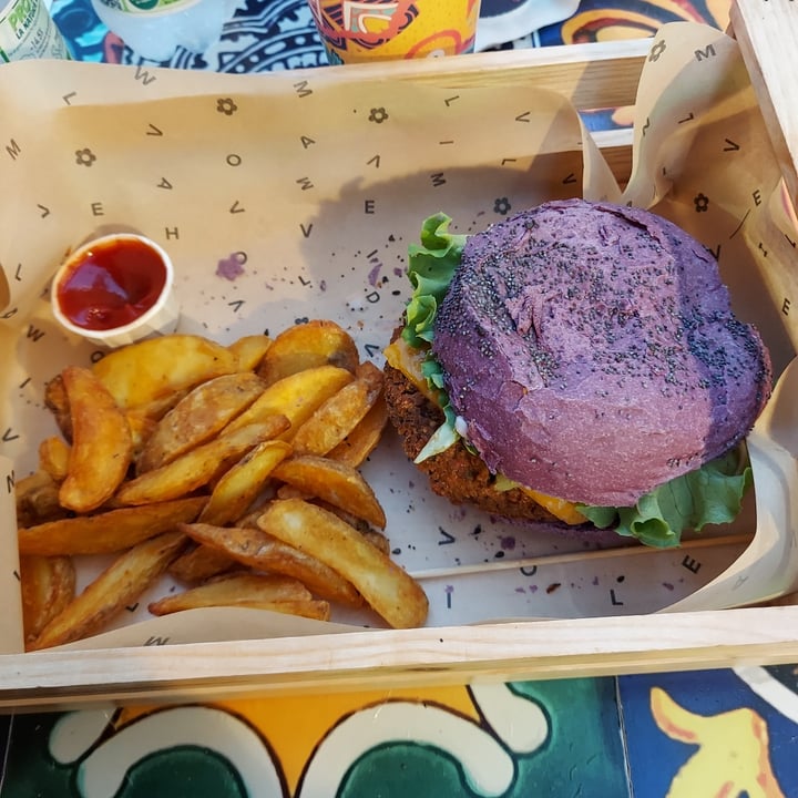 photo of Flower Burger Flower burger shared by @00vale on  27 Jun 2022 - review