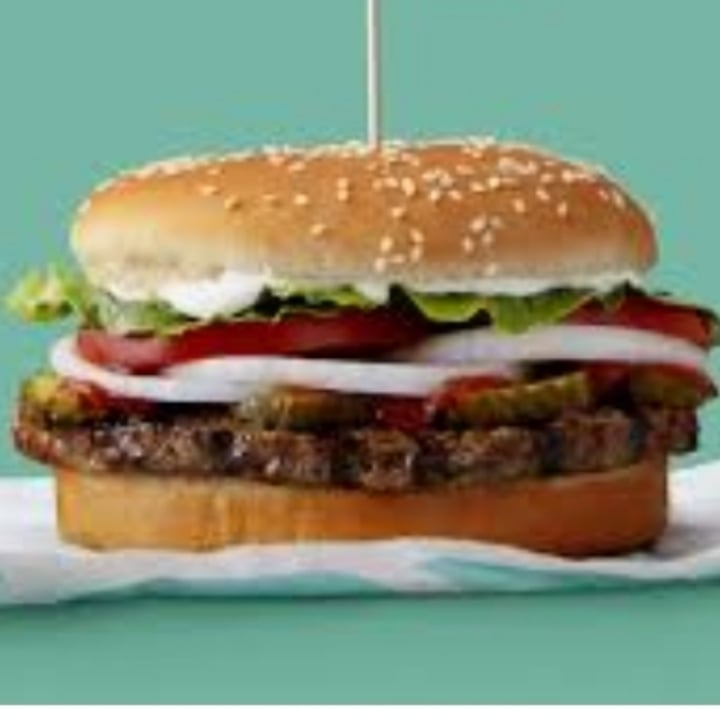 review photo of Burger King The Impossible Whopper shared by @thatveganteen on 10 Sep 2021 - review