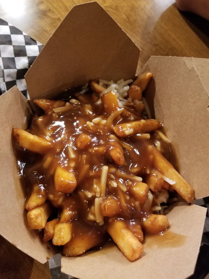 photo of Meltwich Food Co. Barton Vegan Poutine shared by @plantpoweredpotato on  17 Aug 2019 - review