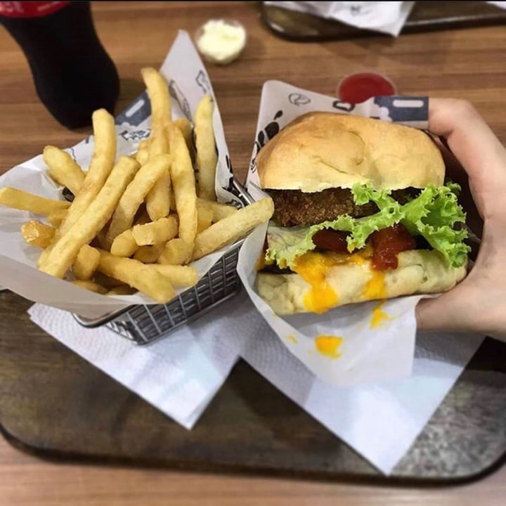 review photo of Hamburguesas Big Bites Hamburguesa Vegan Clásica shared by @julieincolombia on 13 Jul 2020 - review
