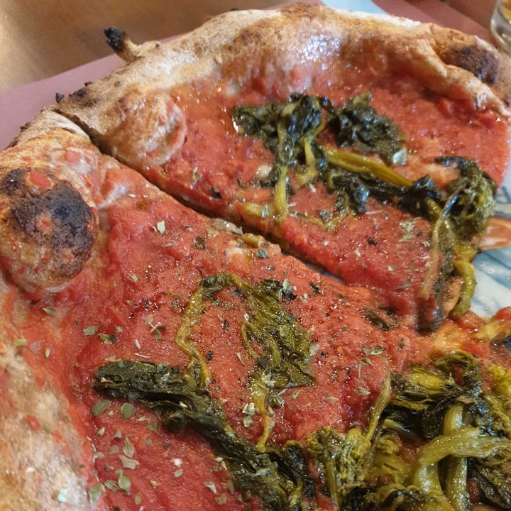 photo of Fra Diavolo Pizzeria - Arese Il Centro pizza marinara con friarielli shared by @altrove on  21 Aug 2022 - review