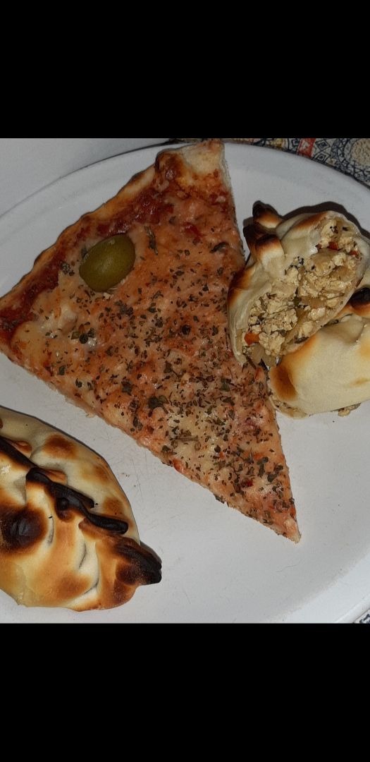 photo of Pizza Who? Empanadas and Pizzas Premium Pizza Y Empanadas De Quesofu shared by @victoriiiame on  04 Oct 2019 - review