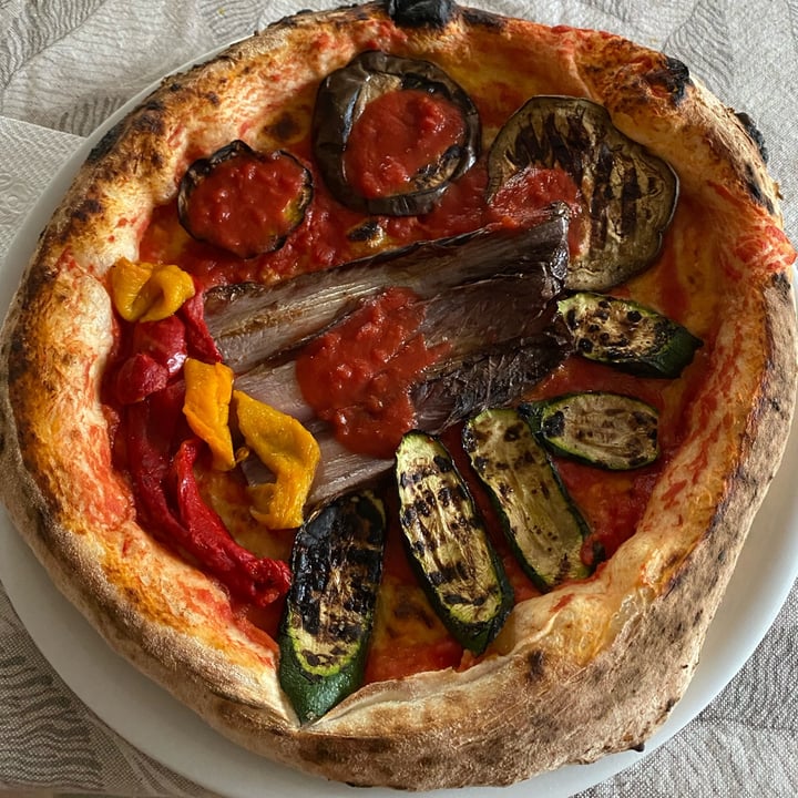review photo of Ristorante Lo Smeraldo di Apicella Raffaele & C. Snc Pizza Napoletana Verdure Grigliate shared by @franziska15 on 03 Jun 2022 - review