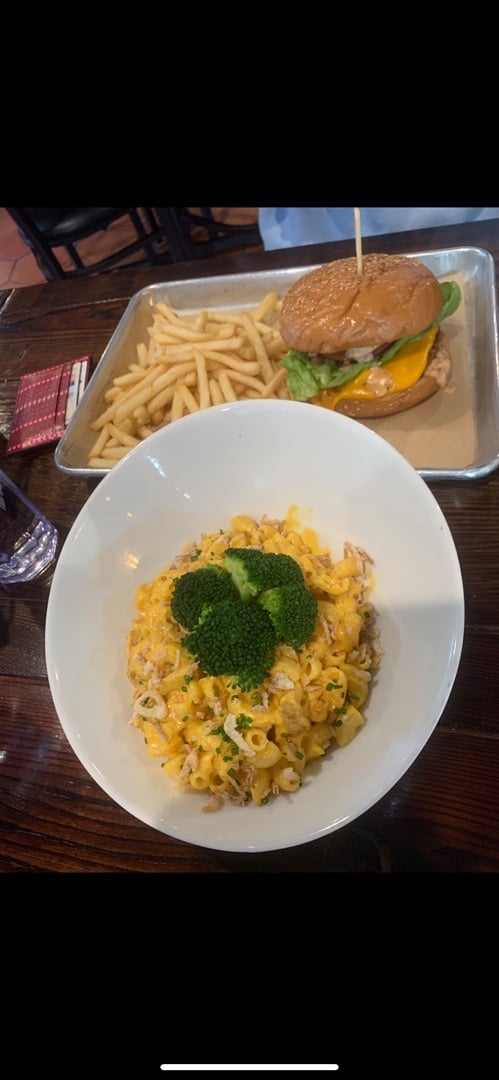 photo of Craft Roots Cheezy Mac and Broccoli (Vegan) shared by @helliedoy on  01 Apr 2020 - review