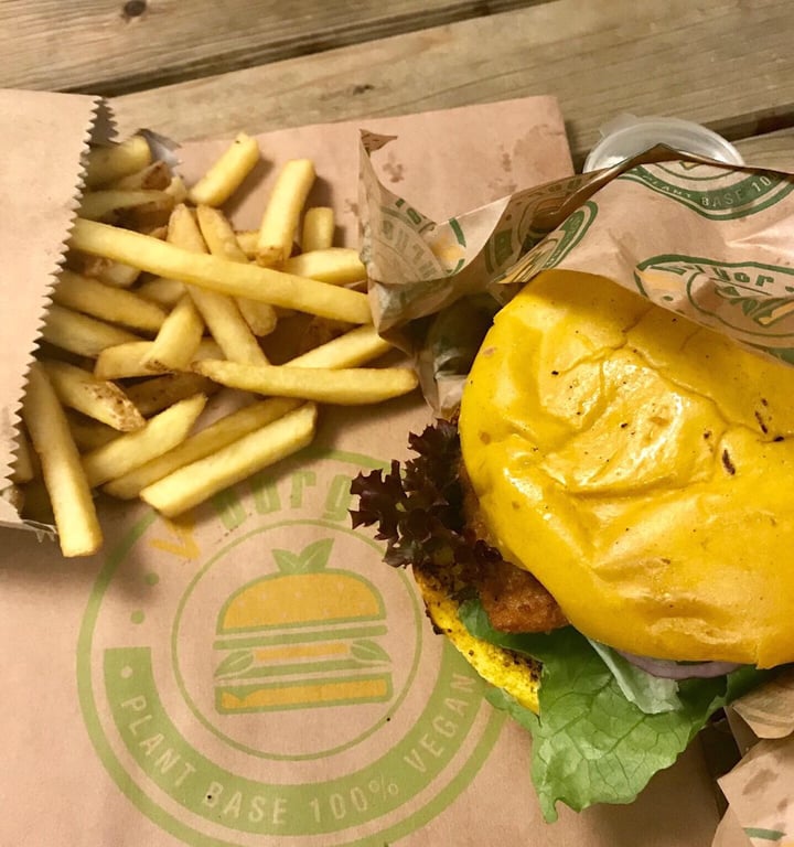 photo of VBurger Camden Seitan burger & chips shared by @citybythbayvegan on  29 May 2019 - review