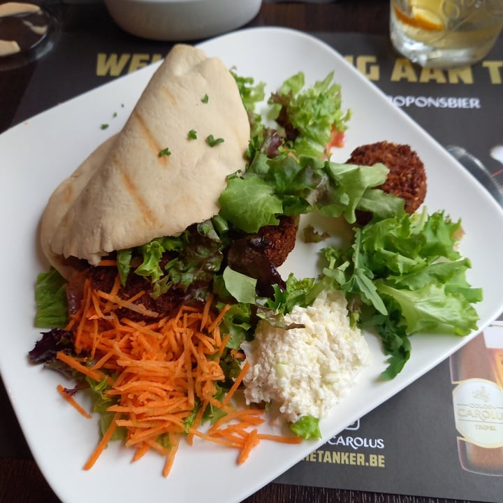 photo of t’Brugs Pittahuis Pita Falafel Groot shared by @elliefromgermany on  31 Aug 2021 - review