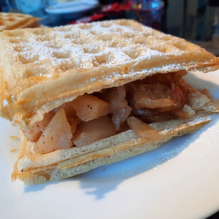 photo of Box wafles y crepes Waffle Vegano Manzana Caramelizada shared by @paulitamonna on  16 Oct 2021 - review