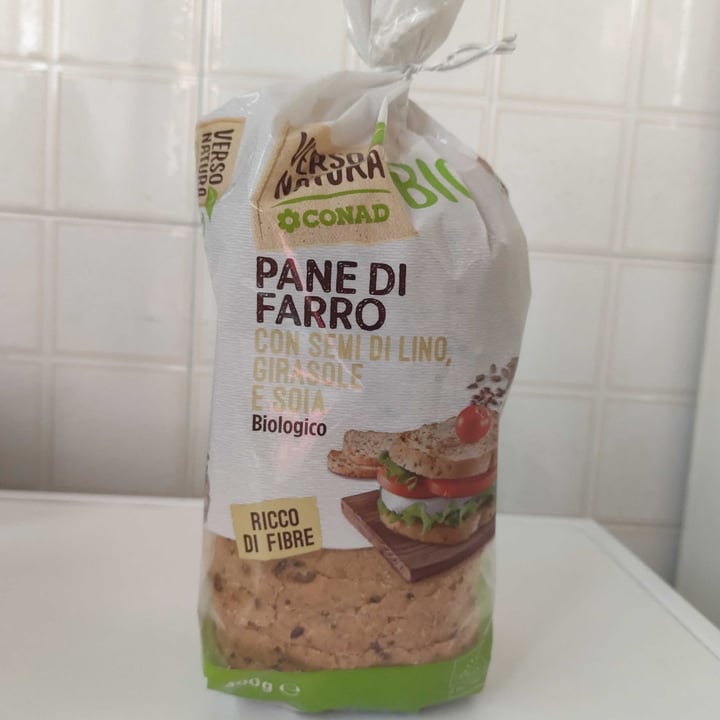 photo of Verso Natura Conad Veg Pane di farro con semi di lino, girasole e soia shared by @zozzonevegano on  24 Jun 2022 - review