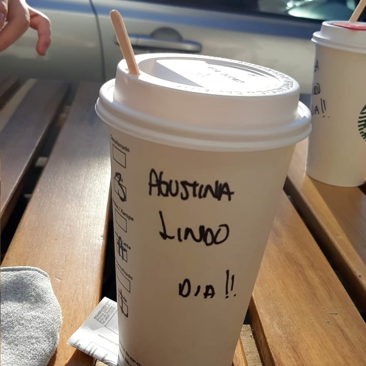 photo of Starbucks Coffee Latte con leche vegetal shared by @adiloretto on  03 Jun 2021 - review