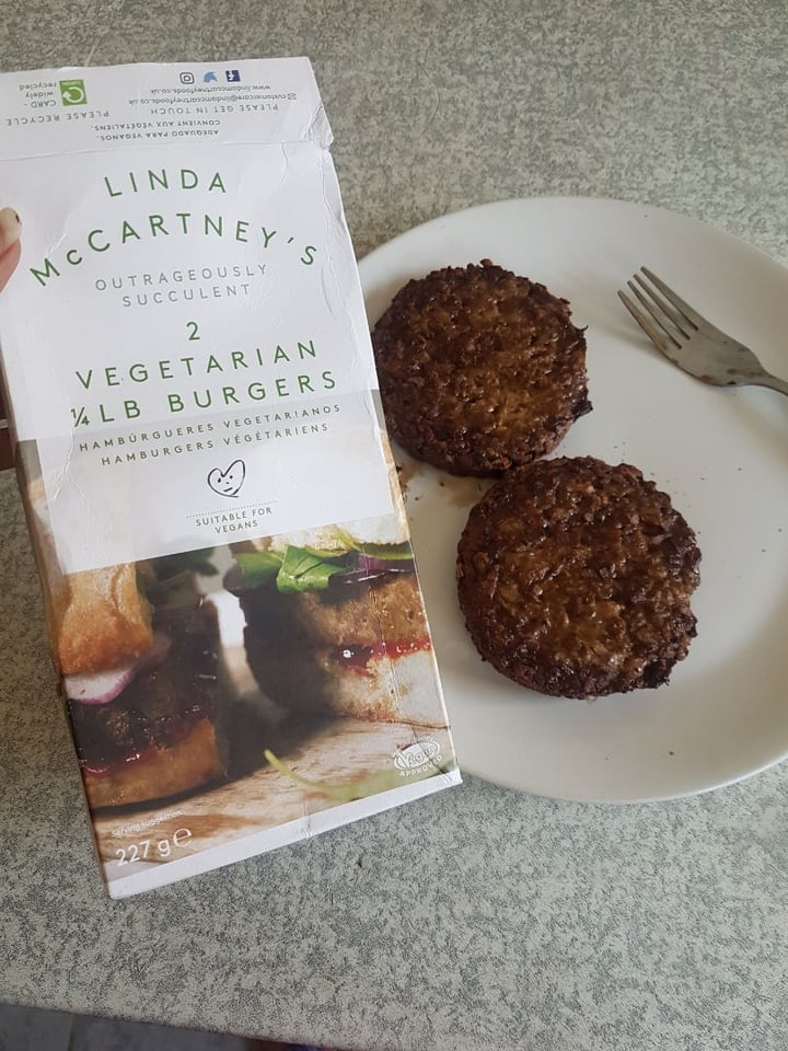 review photo of Linda McCartney's Vegetarian 1/4 LB Burgers shared by @astika on 23 Feb 2020 - review