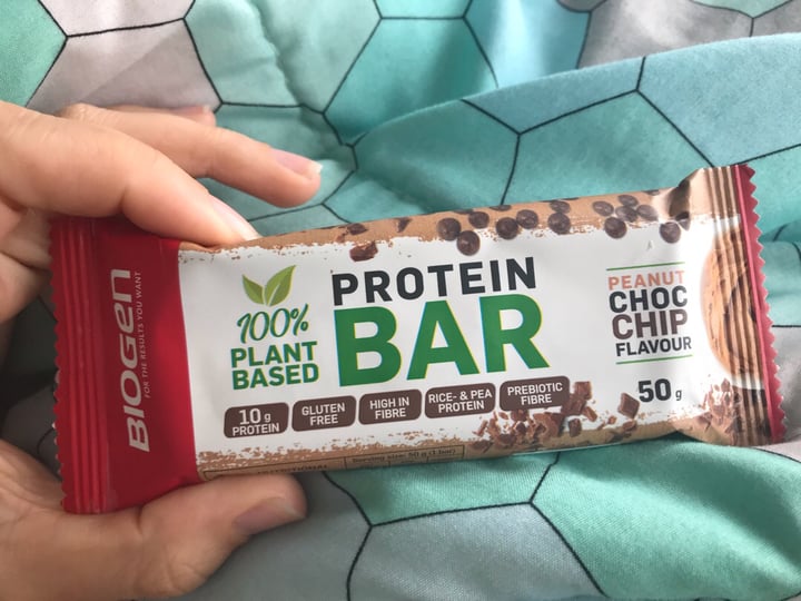 photo of Biogen Protein Bar - Peanut Choc Chip Flavor shared by @claudialudwig on  15 Sep 2019 - review