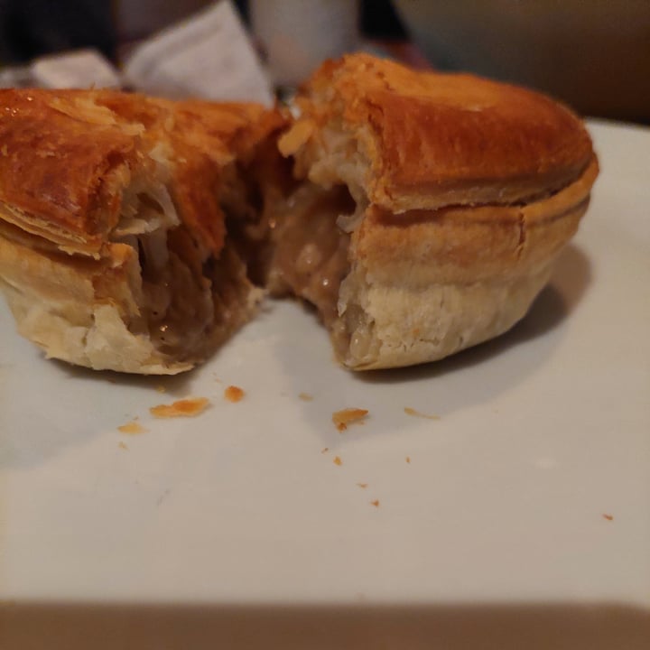 photo of Fry's Family Food 2 Country Mushroom Pies shared by @mariavinhando on  04 Jun 2022 - review