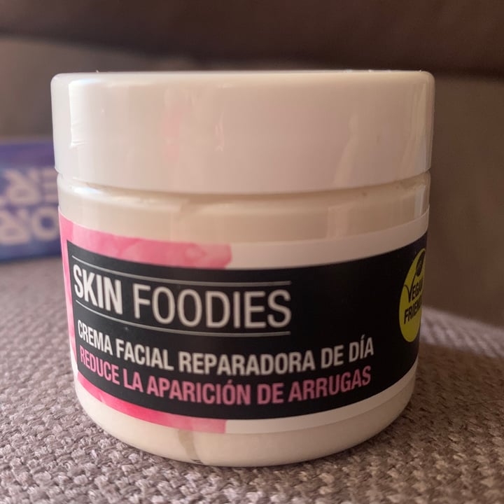 photo of Cien Skin Foodies Crema Facial Reparadora De Día shared by @prod on  11 Jan 2021 - review