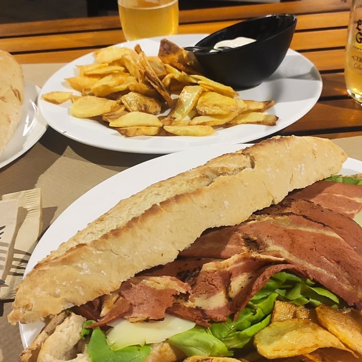 photo of Legends Cafe bocadillo de bacon vegano shared by @pikolo on  11 May 2022 - review