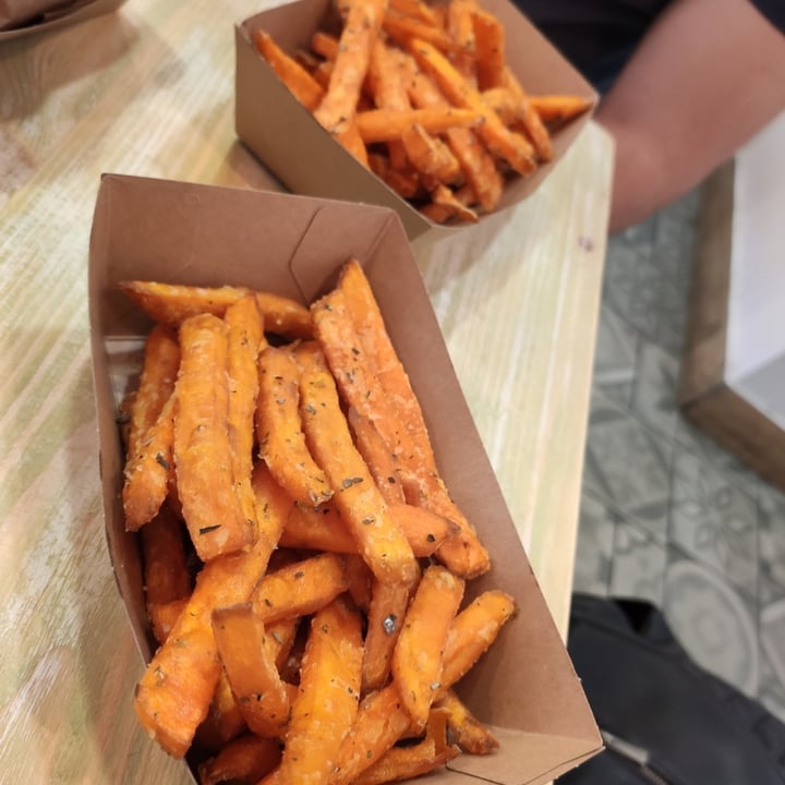 photo of Edgy Veggy Sweet potato fries shared by @flouredfingers on  10 Jun 2021 - review