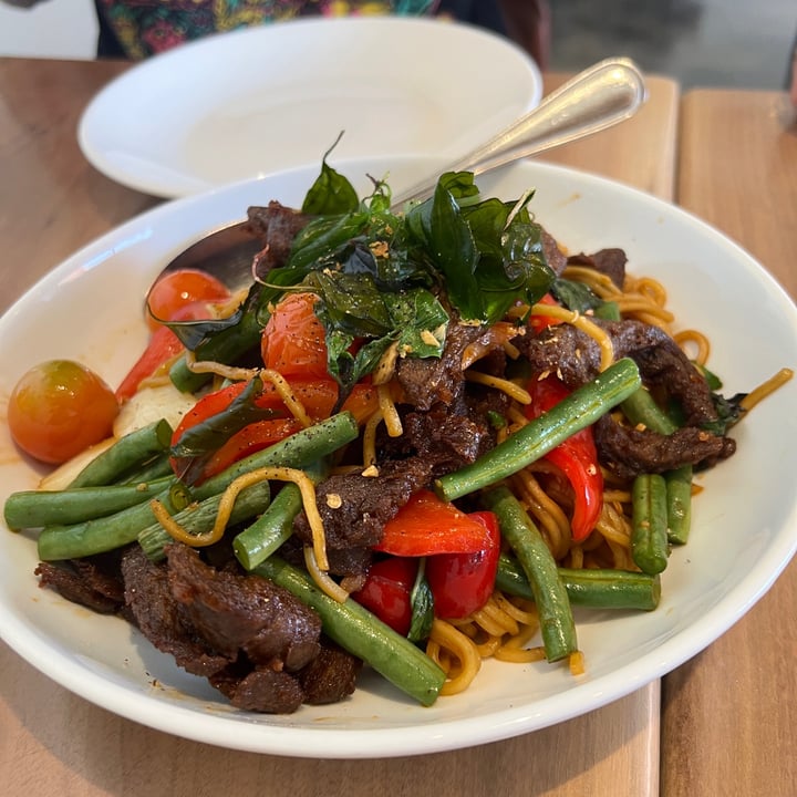 photo of Love Organic Cafe sriracha noodles shared by @stephaniegerard on  28 Jul 2022 - review