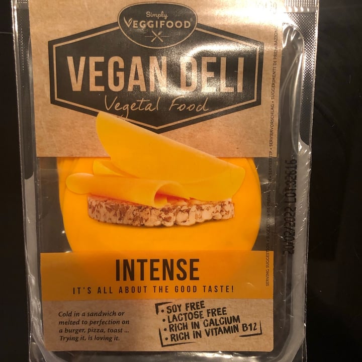 photo of Vegan Deli Tranche fromage Cheddar Veggie shared by @raffamarini on  06 Oct 2021 - review