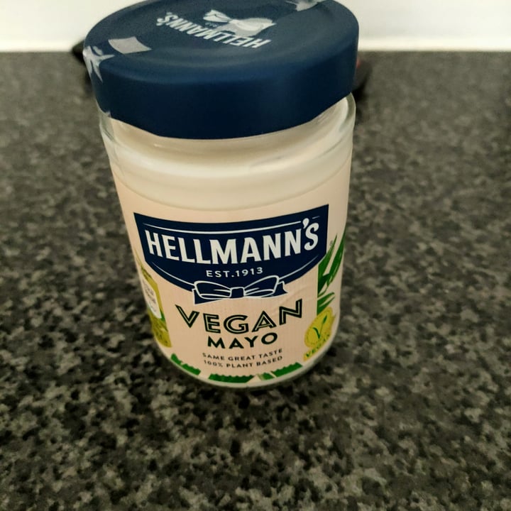 photo of Hellmann’s Alioli vegano shared by @mia1405 on  29 Oct 2022 - review