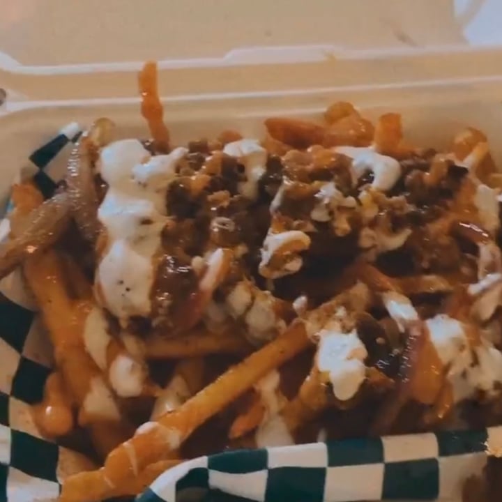 photo of Organic food kings Loaded fries shared by @andreagritz on  04 Dec 2020 - review