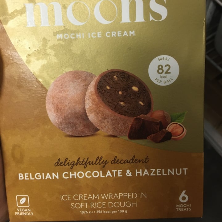 photo of Little Moons Belgian chocolate & hazelnut mochi shared by @valedv on  18 Jul 2022 - review