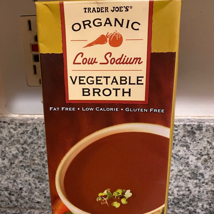 photo of Trader Joe's Organic vegetable broth shared by @jenniferchristine on  23 Dec 2020 - review