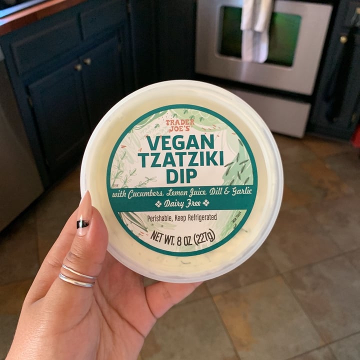 photo of Trader Joe's Vegan tzatziki dip shared by @nicoleannettexo on  04 Jun 2021 - review