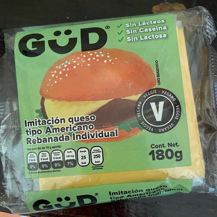 photo of GüD Imitación Queso tipo Americano shared by @danieatsoat on  05 Jan 2021 - review