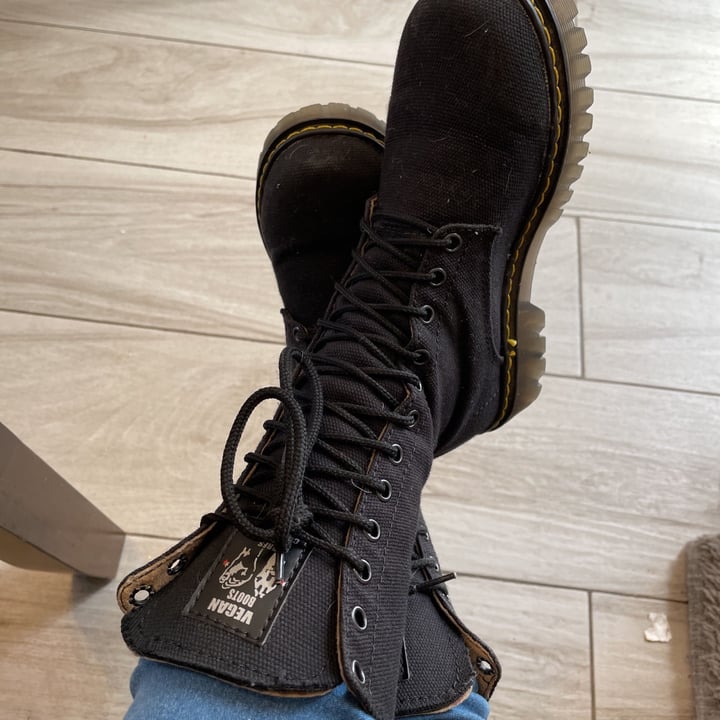 photo of Vegan Boots Mexico Botas veganas shared by @dianisms on  12 May 2021 - review