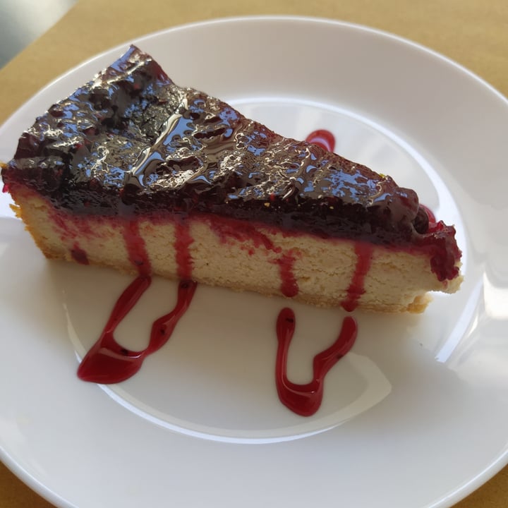 photo of Il Vegano - Firenze Cheesecake Ai Frutti Di Bosco shared by @chiaracappellini on  14 May 2022 - review