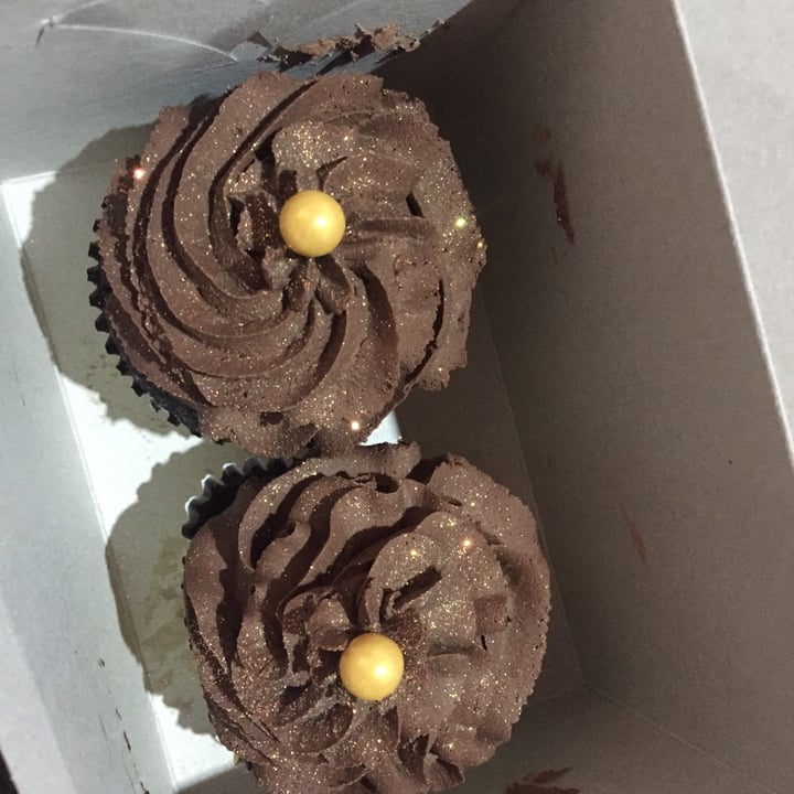 photo of Dolce Bakery Chocolate Cupcake shared by @alwaysellerbrock on  13 Jul 2021 - review