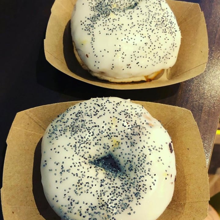 photo of The Rolling Donut Vegan Lemon and Poppy Seed Donut shared by @missnarciss on  06 Nov 2020 - review