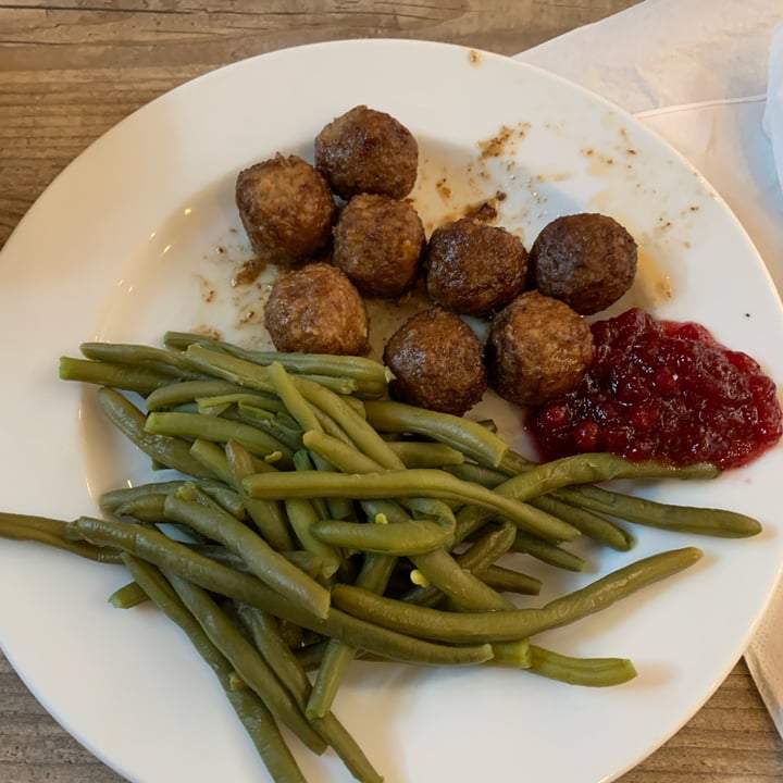 photo of IKEA Bologna vegan meatballs shared by @beatricepaolo on  05 Dec 2021 - review