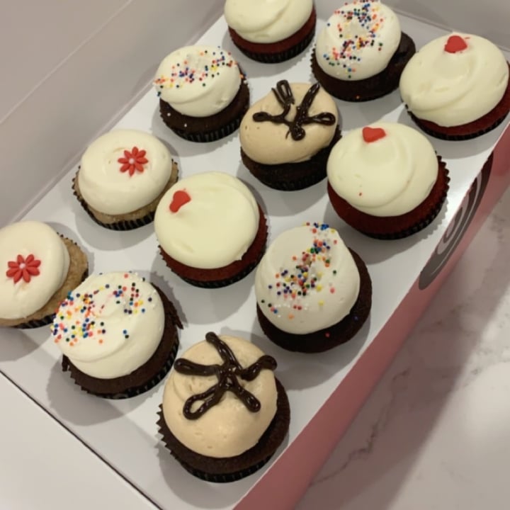 photo of Georgetown Cupcake Apple-Cinnamon Cupcake shared by @eliseamerman on  24 Apr 2020 - review