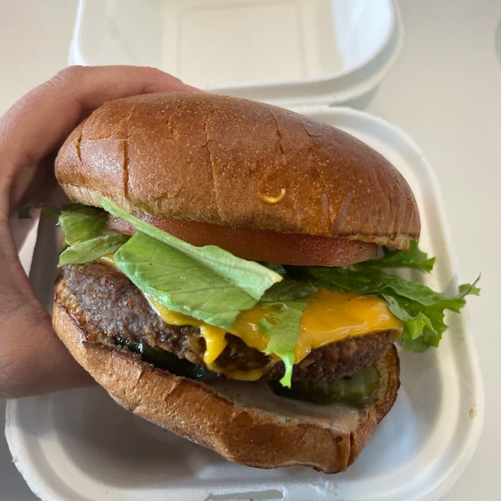 photo of Meta Burger Classic Burger shared by @nicolemanoo on  27 Dec 2021 - review