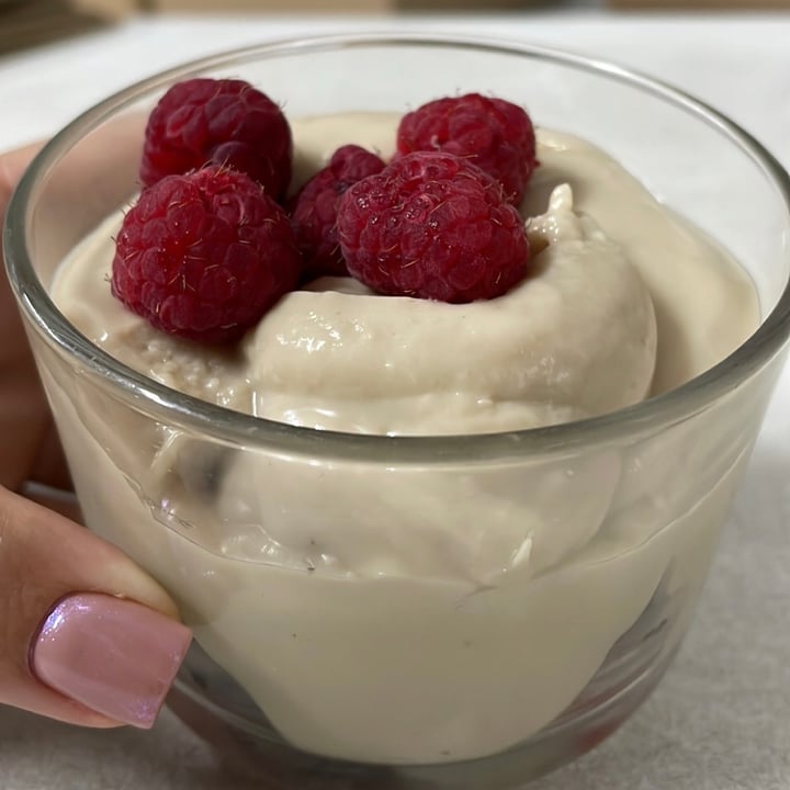 review photo of Local - Your Healthy Kitchen - Avenida creme de caju com frutos vermelhos shared by @isabellaf on 06 Dec 2022 - review