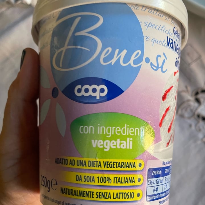 photo of Bene.Si coop Gelato bianco variegato  amarena shared by @lucykyra on  05 Oct 2022 - review