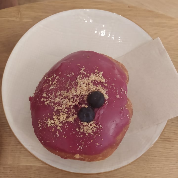 photo of Delish Vegan Doughnuts Blueberry Cheesecake Donut shared by @pitufa on  29 Aug 2021 - review