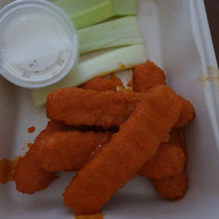 photo of Veggie Grill Buffalo Wings shared by @paniwilson on  20 Apr 2022 - review