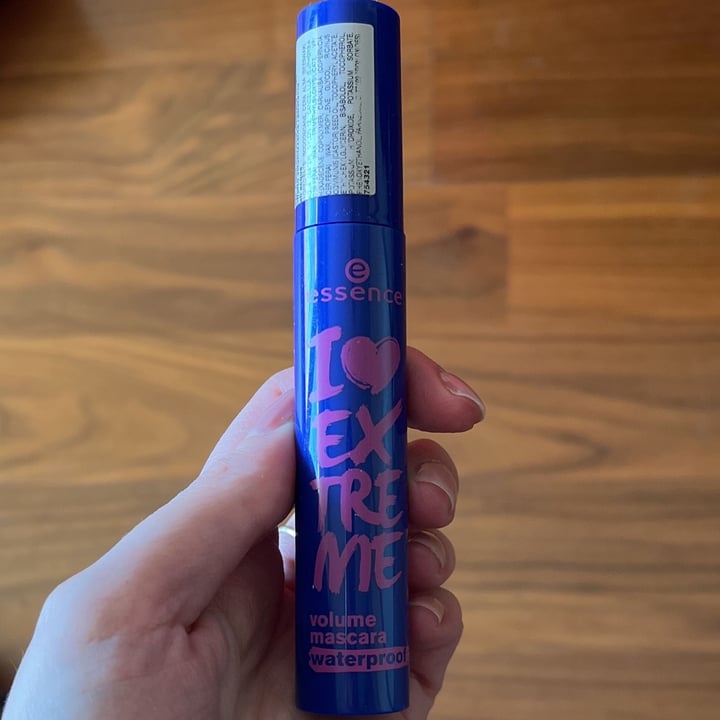 photo of Essence  I love extreme waterproof shared by @saragalde on  13 Mar 2022 - review
